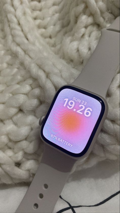 Aesthetic Apple Watch Series 7 Aesthetic, Apple Layout, Smartwatch Faces, Apple Watch Aesthetic, Apple Watch Features, Apple Iphone Accessories, Home Lock Screen, Tech Aesthetic, Surf Jewelry