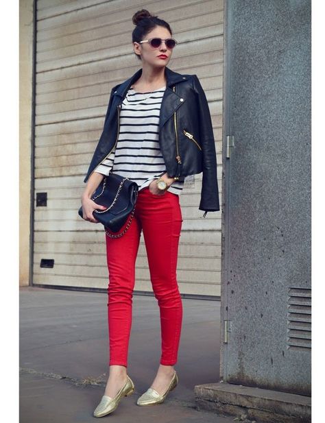 d9731321ef4e063ebbee79298fa36f56desc44796110ri Red Jeans Outfit, Outfit Pantalon Rojo, Red Pants Outfit, Red Trousers, Red Jeans, Red Pants, Red Outfit, Wardrobe Style, Clothing Ideas