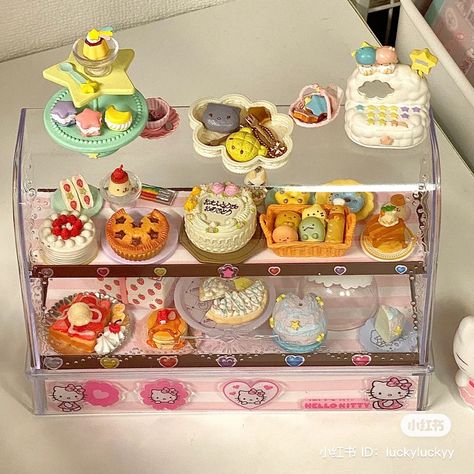 小红书 ID: luckyluckyy Re Ment Food, Rement Miniatures, Hello Kitty Rooms, Cute Wallpapers For Ipad, Mini Stuff, Doll Plushies, Re Ment, Mini Doll House, Lego Craft