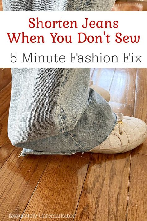 Shorten your jeans without sewing 5 minute fast fashion fix Frayed Jeans Diy, Old Jeans Projects, Shorten Jeans, Cut Jean Shorts, How To Make Jeans, Create Decor, Frayed Jeans, Folding Clothes, Denim Joggers