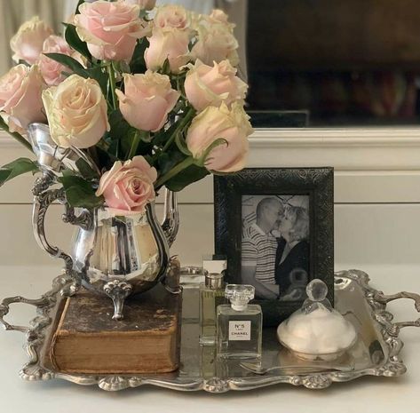 Decorating Silver Trays, Silver Teapot With Flowers, Styling Trays Vignettes, Silver Tea Set Decor Ideas, What To Do With Old Silver Trays, Old Silver Trays Ideas, Vintage Trays Decor, Ideas For Silver Trays, Silver Tray Styling