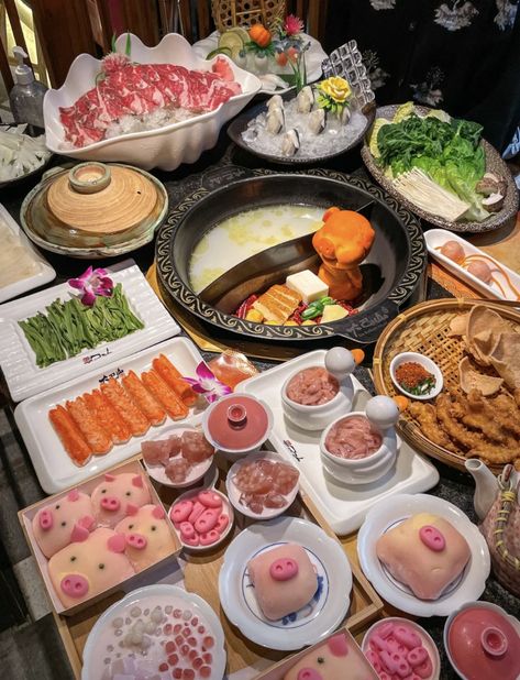 Chinese hotpot with pig dessert mochis Chinese Hotpot Aesthetic, Chinese Food Aethstetic, Hotpot Aesthetic, Chinese Hotpot, Period Cravings, Food Competition, Lip Art Makeup, Picnic Aesthetic, Art Makeup