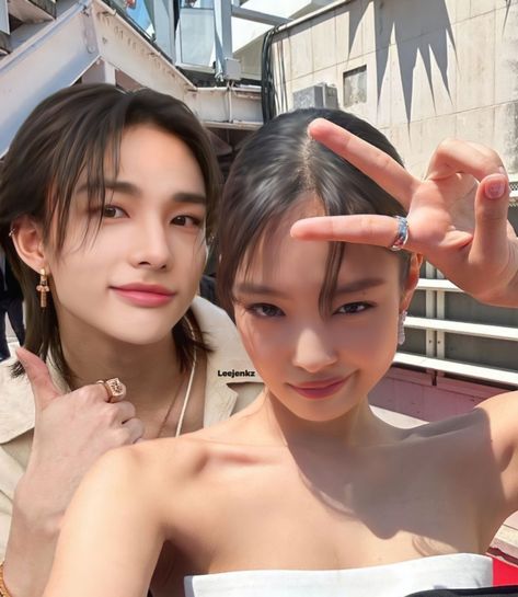 Jennie And Hyunjin Ship, Skz And Blackpink, Felix And Jennie, Stray Kids And Blackpink, Blackpink And Stray Kids, Hyunjin Jennie, Jennie Coachella, Bias Kpop, Rosé Edit