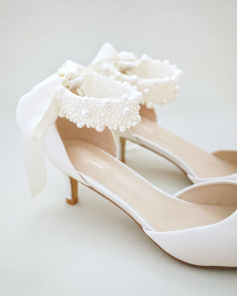 Ivory Satin Pointy Toe Low Heels with Perla Ankle Strap, Bridal Shoes Evening Eye Makeup, Vase Diy, August Wedding, Shoes Collection, Dream Nails, Fitness Workout For Women, Kpop Fashion Outfits, Stylish Hair, Feminine Look