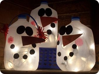 Snowman Milk Jugs!  We need a milk jug craft for every holiday.  Especially for all the milk we go through in this house! Milk Jug Crafts, Snowman Diy, Garden Fun, Milk Jugs, Manualidades Halloween, Puffy Paint, Teacher Things, Snowman Crafts, Santa Clause