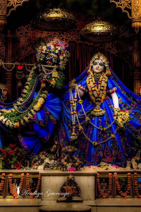 Mayapur Krishna Wallpaper, Radha Krishna Mayapur, Iscon Temple Radha Krishna, Buddhist Art Drawing, Radhe Krishna Wallpapers, Radhe Shyam, Krishna Flute, Shree Krishna Wallpapers, Lord Krishna Hd Wallpaper