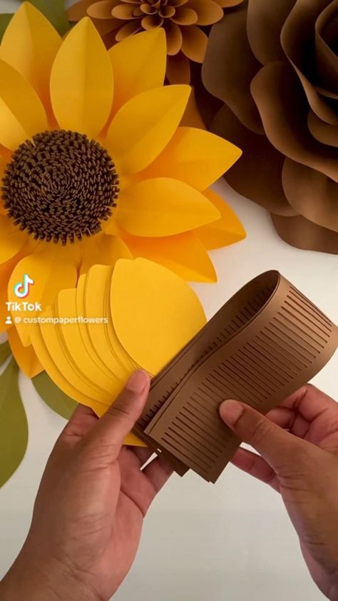 25 Crafts for Kids: From Start to Finish, Pure Joy! Paper Sunflower Tutorial, Sunflower Paper Craft, Paper Flowers Diy Easy, Sunflower Theme, Paper Sunflowers, Easy Paper Flowers, Large Paper Flowers, Flowers Paper, Paper Flower Template