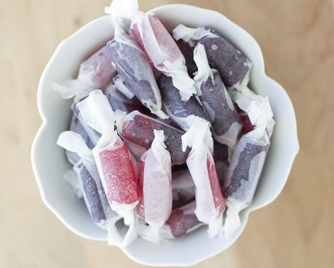 Homemade Taffy via Cookie Dough and Oven Mitt Homemade Taffy, Taffy Recipe, Home Made Candy, Starburst Candy, Valrhona Chocolate, Healthy Candy, Candy Recipes Homemade, Homemade Candies, Candy Desserts