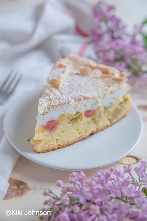 German Cakes Recipes, Rhubarb Meringue, Homemade Blueberry Pie, Delish Cakes, German Cake, Blueberry Cake Recipes, Rhubarb Cake, Meringue Cake, Crumble Cake