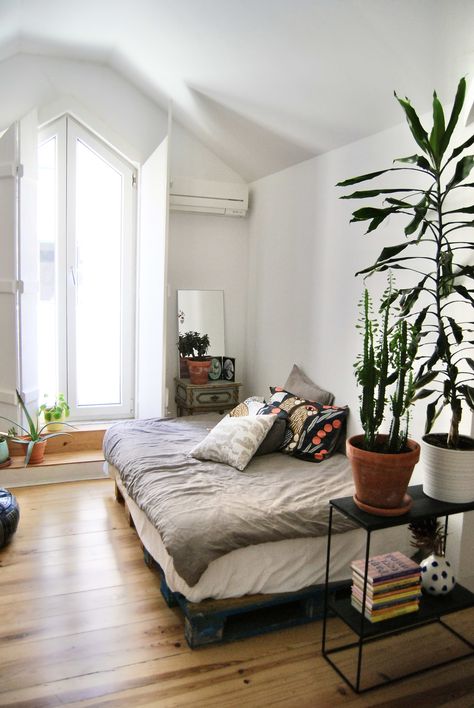 A Small Lisbon Apartment’s Style Is Scandinavian Simplicity | Apartment Therapy Ikea Sheets, Lisbon Apartment, Plant Room, Ikea Bookshelves, Ikea Living Room, Scandinavian Apartment, Kitchen Table Chairs, Cute Furniture, Shipping Pallets