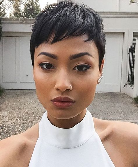 African American women rock the pixie haircut quite possibly better than any other nationality. If you want to truly own a short hairstyle, a pixie cut is ideal. With its minimal maintenance requirements and lovely compatibility with black hair, you will love finding a style all your own. Black Pixie Cuts – Pleasure to Wear, … Black Pixie Cut, Short Black Hair, Glamour Vintage, Instagram Hairstyles, American Hairstyles, Pixie Styles, Short Straight Hair, Short Pixie Haircuts, Short Pixie Cut