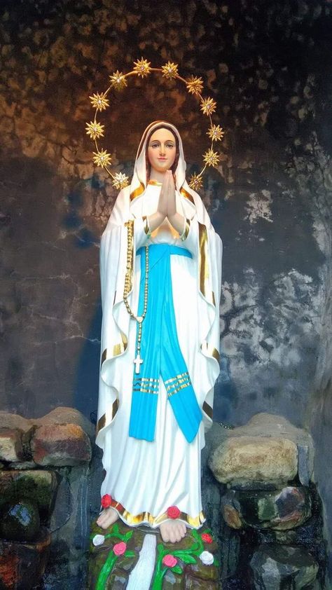 Our Lady Of Lourdes Image, Movie Character Sketch, Varun Dhawan Photos, Mother Mary Pictures, Blessed Mother Statue, Mother Mary Images, Good Evening Greetings, Catholic Statues, Beer Advertising