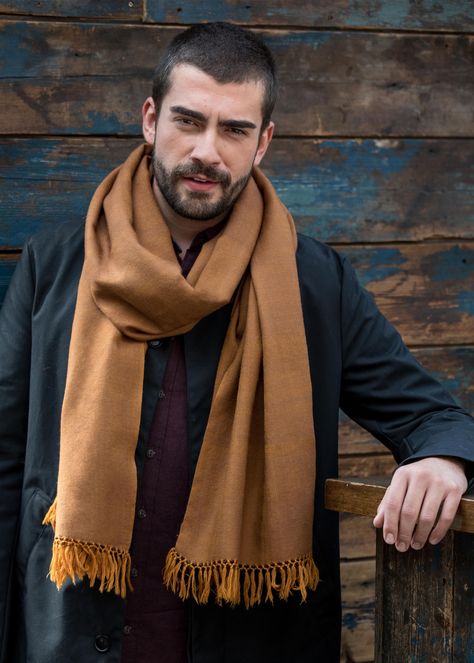 Male Scarf, Scarf Outfit Men, Men Shawl, Herringbone Scarf, Scarves Men, Elegant Pants Suits, Scarf Photography, Oversize Scarf, Ways To Tie Scarves