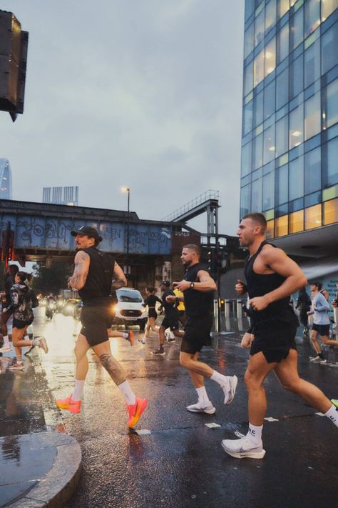 Loyal fans of the brands took over the streets of London from Puresport’s HQ in Southwark, running down the River Thames and passing iconic London landmarks such as the Houses of Parliament and The London Eye. Puresport Run Club, Running In London, Running Club Aesthetic, Run Club Aesthetic, London Running, Run Aesthetic, Running London, Running Community, Post Run Stretches