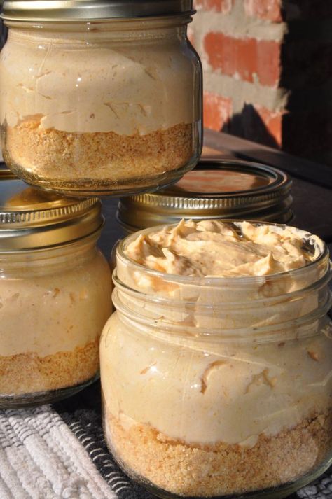 Pumpkin Cheesecake In A Jar, Pumpkin Cheescake, Cheesecake Gift, Delicious Thanksgiving Desserts, Cheesecake Jars, Jar Desserts, Mason Jar Desserts, No Bake Pumpkin, Bake Pumpkin