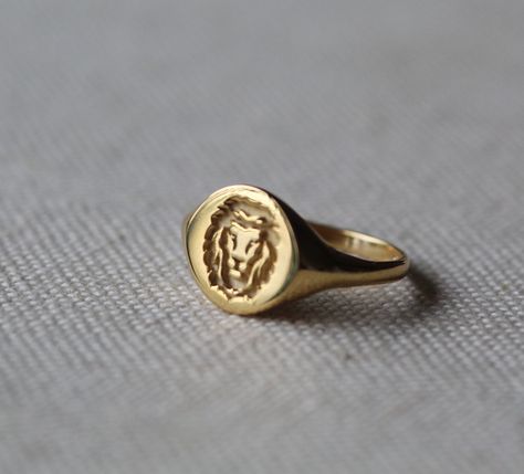 Art Deco Signet Ring, Grad Rings, Lion Signet Ring, Triangle Diamond Ring, Signet Ring Women, Engraving Ring, Gold Claddagh Ring, Korean Writing, Signet Rings Women