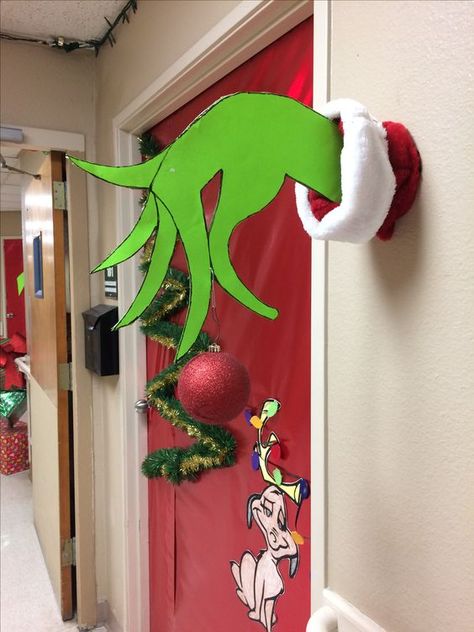 Christmas Decor Ideas Diy Grinch, Grinch Decor Diy, Grinch Christmas Decorations Whoville, Christmas Decorations Classroom, The Grinch Christmas Decorations Diy, Grinchmas Decorations Diy, Diy Grinch Decorations, Grinch Door, Christmas Cubicle Decorations