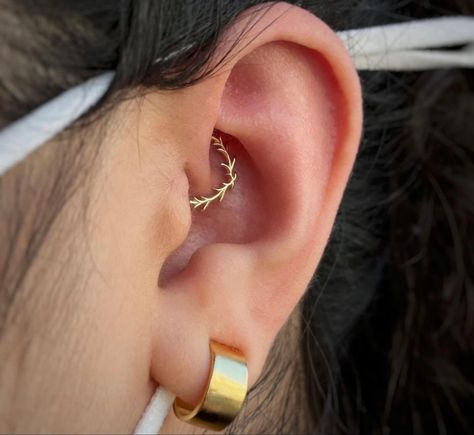 the,,raven” ring Pretty Daith Piercing, Dainty Daith Piercing, Daith Piercing Aesthetic, Raven Ring, Minimalist Ear Piercings, Daith Rings, Daith Jewelry, Daith Piercing Jewelry, Tattoos Inspiration