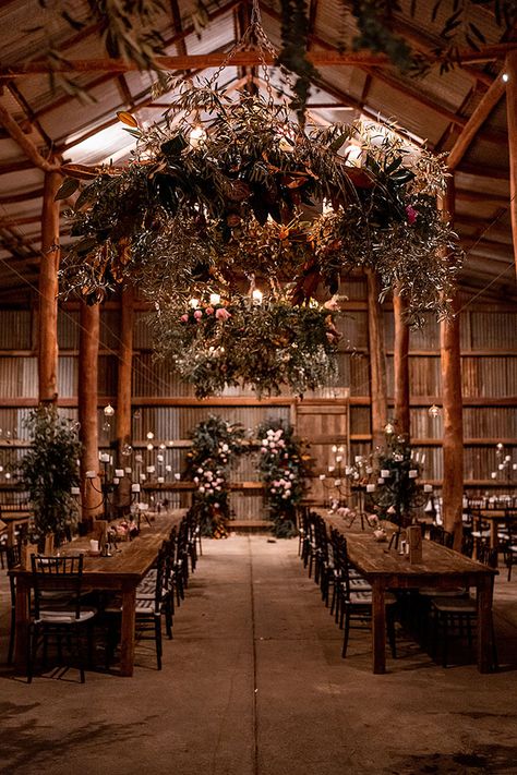 Farm Wedding Ceremony, Country Wedding Reception, Country Western Wedding, Western Themed Wedding, Rustic Farm Wedding, Tafel Decor, Barn Wedding Reception, 2025 Wedding, Rustic Wedding Reception