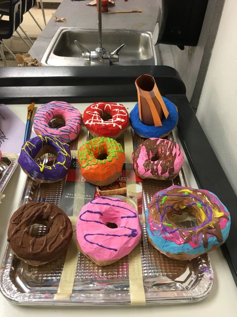 Classe D'art, 3d Art Projects, Paper Mache Projects, Making Paper Mache, Sculpture Lessons, Wayne Thiebaud, 4th Grade Art, 3rd Grade Art, Paper Mache Art