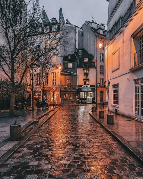 Cobblestone Street, City Street, Beautiful Places In The World, City Aesthetic, Beautiful Places To Travel, Best Places To Travel, Pretty Places, Travel Inspo, In The Rain