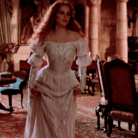 BRAM STOKER’S DRACULA costumes appreciation: ― Lucy Westenra’s lace dress (costume design by Eiko Ishioka) Lucy Bram Stoker Dracula Costume, Bram Stocker’s Dracula, Best Movie Dresses, Beam Stokers Dracula, Bride Of Dracula Costume, Costume Designer Aesthetic, Dracula Wife, Dracula Brides, Bram Stoker's Dracula Lucy