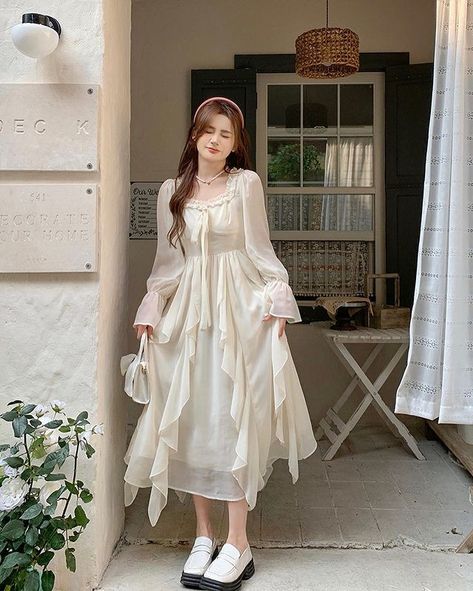 Dress Korean Style Hijab Lebaran, Fairy Dress Hijab, Dress Vintage Hijab, Dress Korean Style Hijab, Aesthetic Outfits Modest, Dress Lebaran, Korean Style Hijab, Prom Dress Inspo, Frock For Women