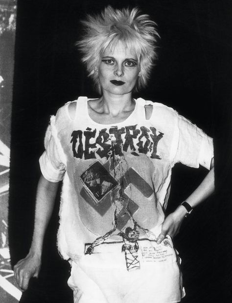 Freewave 3 Wallpaper, Vivienne Westwood Destroy Shirt, Vivienne Westwood Destroy, 90s Punk Fashion, Vivien Westwood, Vivienne Westwood Punk, Punks 70s, Vivian Westwood, Destroyed T Shirt