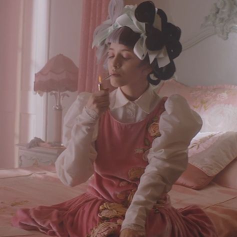 Mad hatter definitely snatched every other music video in the entire world #madhatter #crybaby #melaniemartinez Mad Hatter Outfit, Melanie Martinez Mad Hatter, Mad Hatter Melanie, Melanie Martinez Merch, Melanie Martinez Music, Best Music Artists, Doll Vintage, Favorite Artist, Aesthetic Images