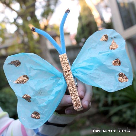 Simple glitter peg butterflies - The Craft Train Butterfly Craft, Preschool Arts And Crafts, The Crafts, Easy Arts And Crafts, Glitter Crafts, Butterfly Crafts, Crafty Kids, Classroom Crafts, General Crafts