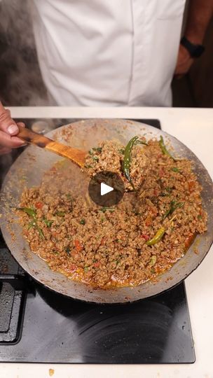 Chicken Keema Recipe Indian, Dawat Recipes, Chicken Keema Recipe, Keema Recipe, Chicken Keema, Keema Recipes, Rose Coloring, Desi Food, Main Course