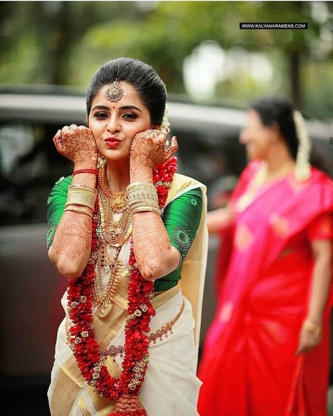 Varmala Designs, Indian Wedding Poses, Kerala Wedding Photography, Kerala Bride, Indian Wedding Photography Couples, Bridal Photography Poses, Indian Wedding Couple Photography, Bride Photography Poses, Indian Wedding Couple