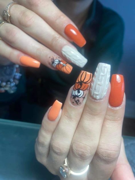 Fall Nails With Pumpkins, Nails With Pumpkins, Pumpkin Nail Designs, Scarecrow Nails, Halloween Nail Art Tutorial, Character Nails, Pumpkin Nail, Halloween Nail Art Easy, Pumpkin Nail Art