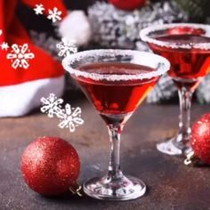 Maine Recipes, Grenadine Cocktail, Grenadine Syrup, Xmas Drinks, Thanksgiving Cocktail, The Santa Clause, Drink Syrups, Cranberry Juice Cocktail, Cranberry Cocktail