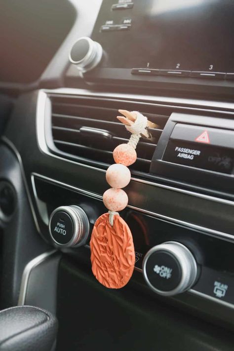 Diffusing essential oils in the car Macrame Car Air Freshener Diy, Air Dry Clay Essential Oil Diffuser, Macrame Car Diffuser Diy, Car Diffuser Blends, Passive Diffuser, Simple Ceramics, Diy Oil Diffuser, Diy Essential Oil Diffuser, Diffuser Diy