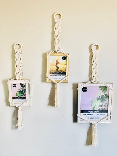 Boho Picture Frame, Macrame Furniture, Art Macramé, Pola Macrame, Makramee Diy, Diy Photo Frames, Boho Frame, Mini Macrame, Hanging Picture Frames