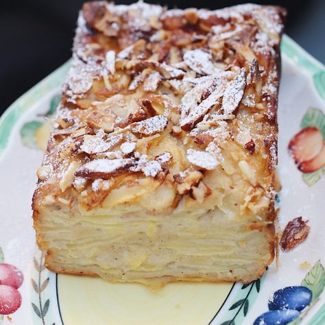 Invisible Apple Pie, Invisible Apple Cake Hungry Happens, Invisible Cake Recipe, French Apple Cake Recipe Easy, Custard Apple Cake, Elegant Apple Desserts, Disappearing Apple Cake, Invisible Apple Cake In A Loaf Pan, Layered Apple Cake