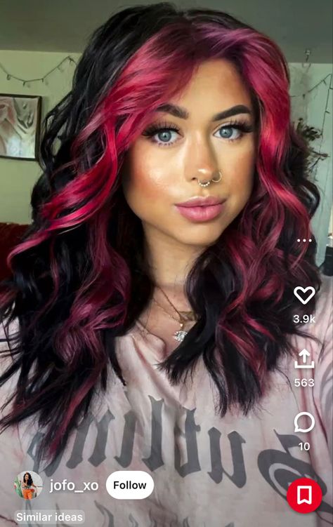 Red And Pink Hair, Hair Stripes, Creative Hair Color, Dyed Hair Inspiration, Long Hair Color, Beautiful Hair Color, Pretty Hair Color, Beauty Hair Makeup