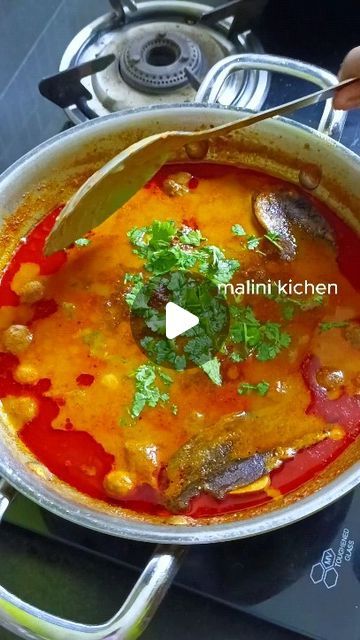 Mushroom Dishes, Kulambu Recipe, Recipe Mushroom, Indian Lunch, Mushroom Curry, Dal Fry, Mushroom Dish, Jeera Rice, Indian Recipe