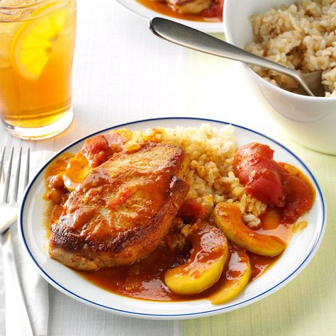 Pork Chops with Tomato Curry Recipe -This hearty flavorful dish is great on cold winter nights. I love the sweetness of the apples, the heat of the curry and the bit of almond crunch.—Mary Leverette, Columbia, South Carolina Dash Meals, Dash Diet Meal Plan, Boneless Pork Loin Chops, Dash Recipe, The Dash Diet, Inflammation Recipes, Dash Diet Recipes, Almond Crunch, Tomato Curry