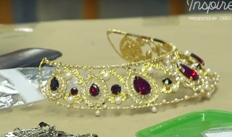 Anastasia's crown. Anastasia Costume, Anastasia Cosplay, Anastasia Broadway, Doll Customizing, Anastasia Musical, Cosplay Reference, Cosplay Inspiration, Chess Table, Swan Princess