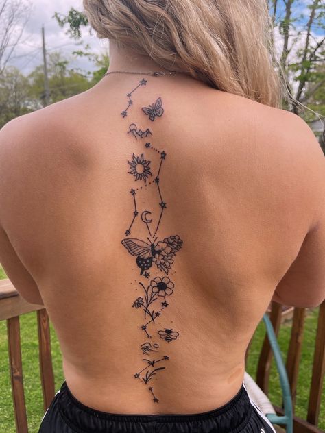 Girl Spine Tattoos, Feminine Back Tattoos, Flower Spine Tattoos, Spine Tattoo Ideas, Tato Minimal, Bauch Tattoos, Pretty Hand Tattoos, Tattoos For Women Flowers, Small Pretty Tattoos