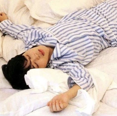 Jimin Selca, Park Jimin Cute, Jimin Wallpaper, Sleeping Through The Night, Park Jimin Bts, Busan, Bts Boys, Foto Bts, Baby Sleep