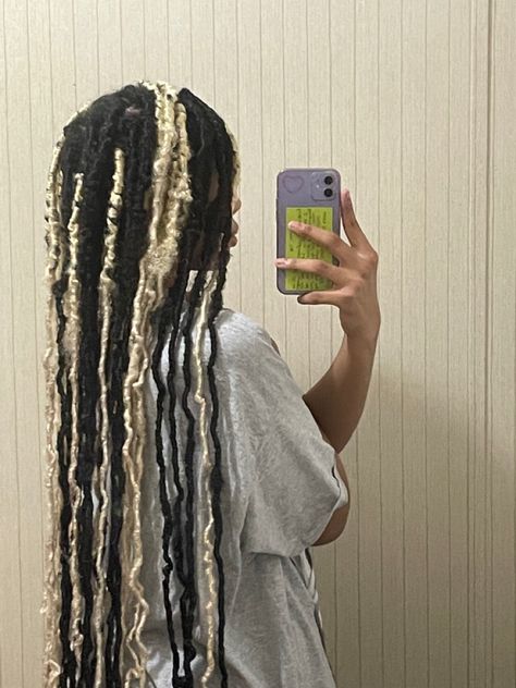 Half And Half Soft Locs, Faux Locs Styles Blonde And Black, Skunk Faux Locs, Jaded Faux Locs, Black And White Soft Locs, Black And White Faux Locs, Dyed Faux Locs, Long Fluffy Locs, Faux Locs Black And Blonde