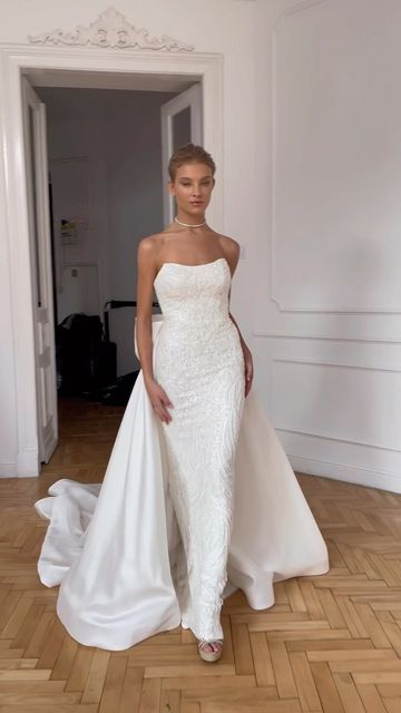 Eva Lendel | Wedding dresses on Instagram: "Meet our gorgeous Lanvee in all its beauty 🤍 This dress seems to become a bestseller, doesn’t it?😍❤️ #evalendel #weddingdress #weddinggown #bridalwear #bridaldress #bridetobe" Eve Lendel Wedding Dress, Lanvee By Eva Lendel, Eva Lendel Wedding Dresses, Eva Lendel, Dark Garden, Timeless Wedding Dress, Wedding 2025, Awesome Outfits, Top Wedding Dresses