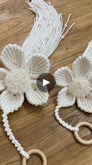 Macrame Flower Chain Tutorial, Lotus Macrame Tutorial, Modern Macrame Wall Hanging Flower, Lotus Flower Macrame, Lotus Flower Macrame Wall Hanging, Clove Hitch Knot, Hanging Flower Wall, Macrame Tutorial, Macrame Diy