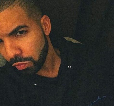 Drake Drake Eyebrow Raise, Silly Drake Pictures, I Love Drake Pfp Tiktok, Drake Side Eye, Drake Zesty Pics, Drake Funny Pics, Drake Sassy Pics, Drake Middle Finger, Drake Meme Face