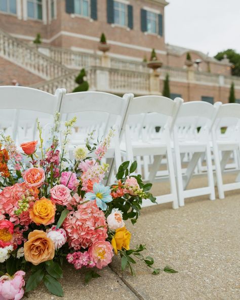 aisle meadows. you know em, odds are you love em. these days these beauties are seen as a *must have* item for lining your ceremony aisle, but this approach can add up *extremely* quickly. Consider placing 2 to flank the entrance of your aisle instead, or consider skipping a few rows to get that walkway look. Blue Aisle Flowers, Aisle Meadows, Ceremony Aisle, Aisle Flowers, Walkway, Bright Pink, Pink Blue, Flower Arrangements, Entrance