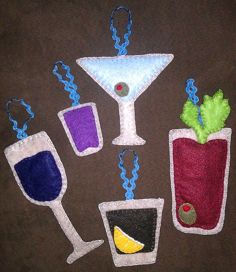 Straight No Chaser: Felt Cocktail Ornaments - Tipsy is tops with this unique set of hand-sewn felt cocktail ornaments. These make a lush gift for your favorite bartender, party hostess or booze hound. Ornaments are assembled with decorative blanket stitching and solid color felt backing. #felt #handmade #feltcrafts #feltornaments #cocktails #coolgifts #scrappystudios Cocktail Ornaments, Handmade Felt Ornament, Felt Handmade, Party Hostess, Felt Decorations, Felt Christmas Ornaments, Christmas Ornament Crafts, Ornament Crafts, Crafty Craft