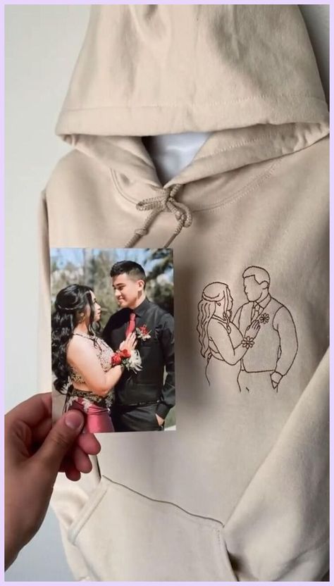 Photo Outline, Matching Couple Hoodies, Outline Embroidery, Couple Hoodies, Birthday Gifts For Boyfriend Diy, Diy Anniversary, Bf Gifts, Creative Gifts For Boyfriend